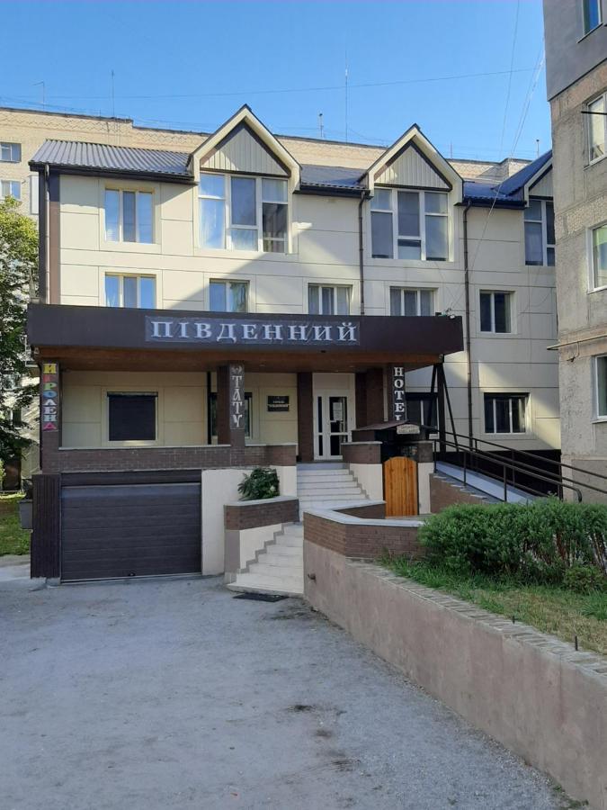 Hotel Pivdennyi Oleksandriia Esterno foto